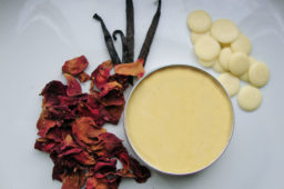 Prirodni maslac za tijelo – vanilija i plod divlje ruže (recept)